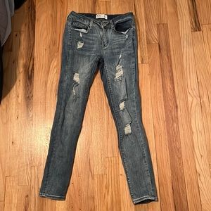 Mudd Jegging with rips, Mid Rise, Size 5, Gently Used